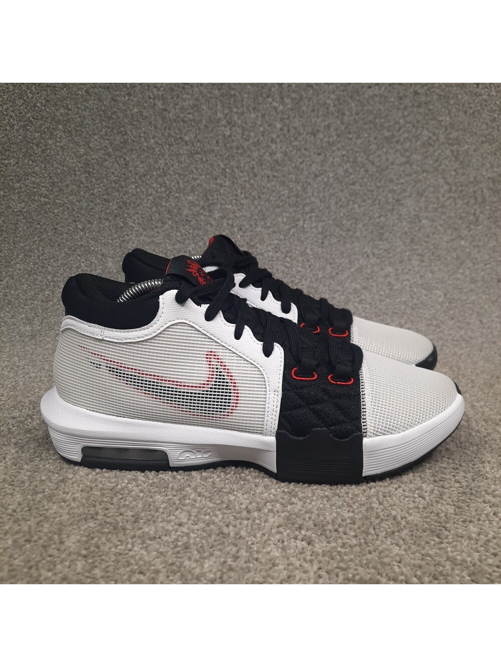 Nike Lebron Witness 8 VIII Basketball Shoes Sneaker Men's Size 10 White Black